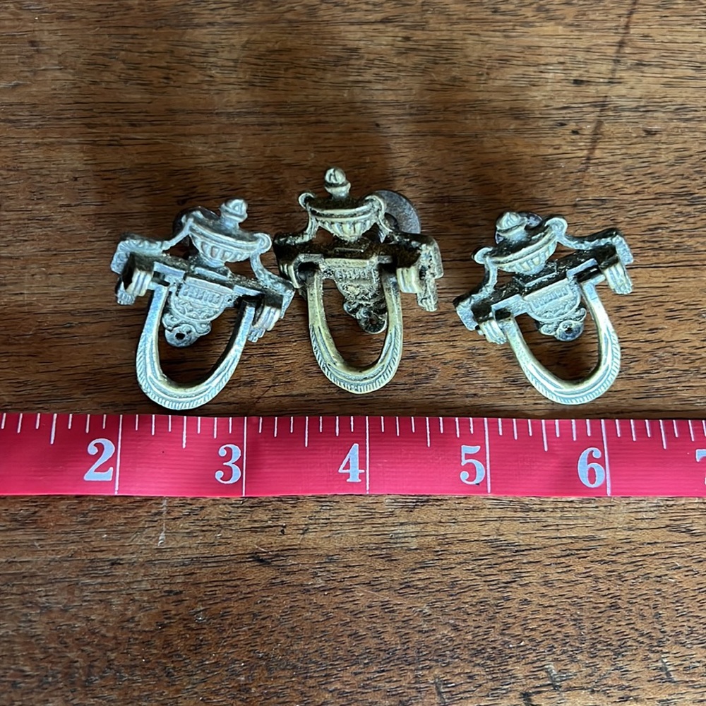 Set of 3 VTG brass drawer pulls - Picture 3 of 3